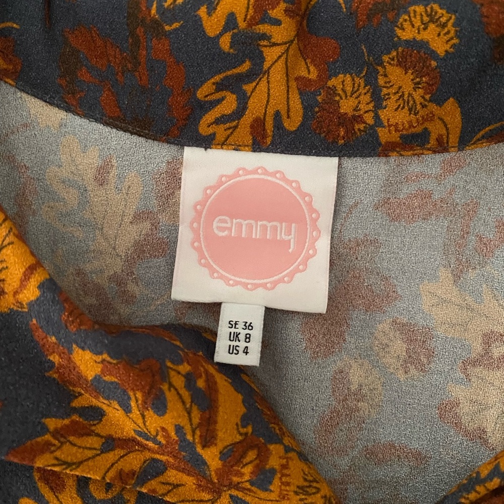 Women's Short-Sleeve Floral Button-Up Blouse in Navy and Orange - Picture 4 of 5